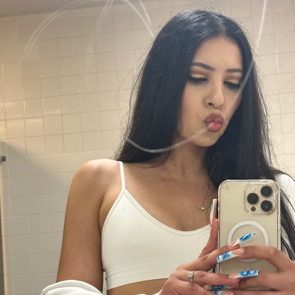 Meet your Posher, Vanessa - Picture 1 of 1